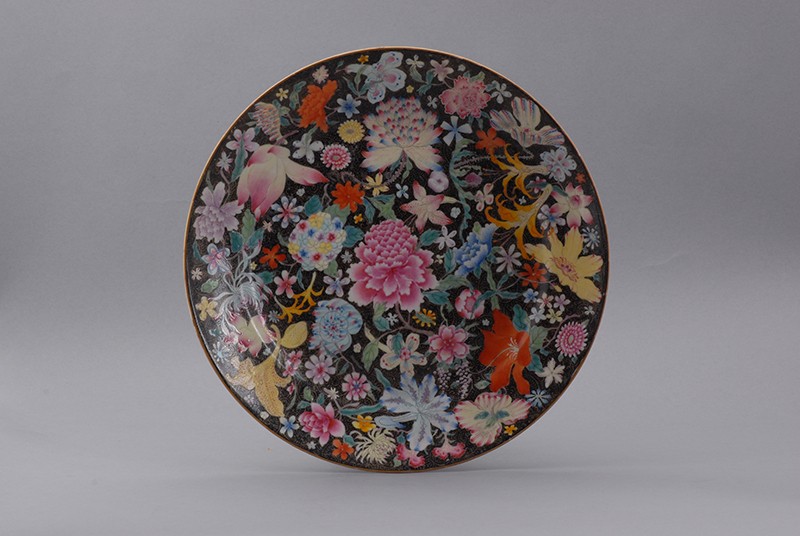 清乾隆粉彩花卉瓷盘