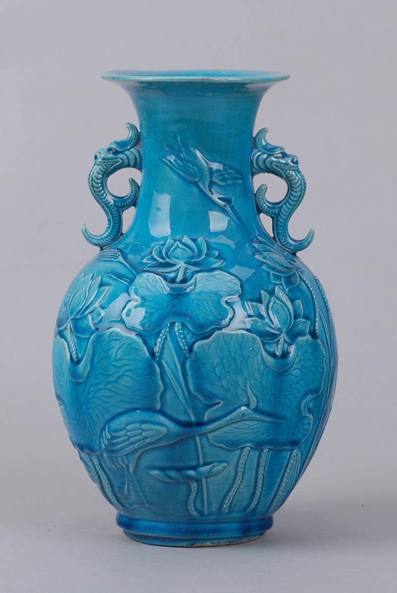 清乾隆鹭丝荷花瓷瓶