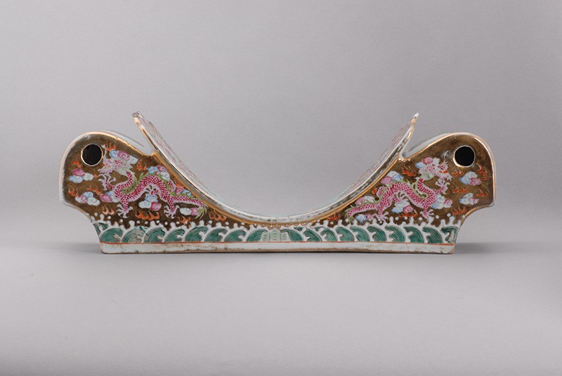 清团花婴戏彩瓷枕