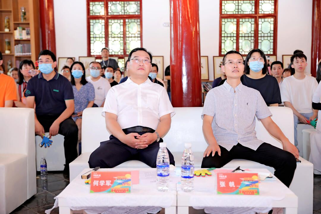 “德阳文庙首届文创大赛”颁奖典礼暨闭幕仪式在德阳文庙启圣殿举行(图3) “德阳文庙首届文创大赛”颁奖典礼暨闭幕仪式在德阳文庙启圣殿举行(图3)