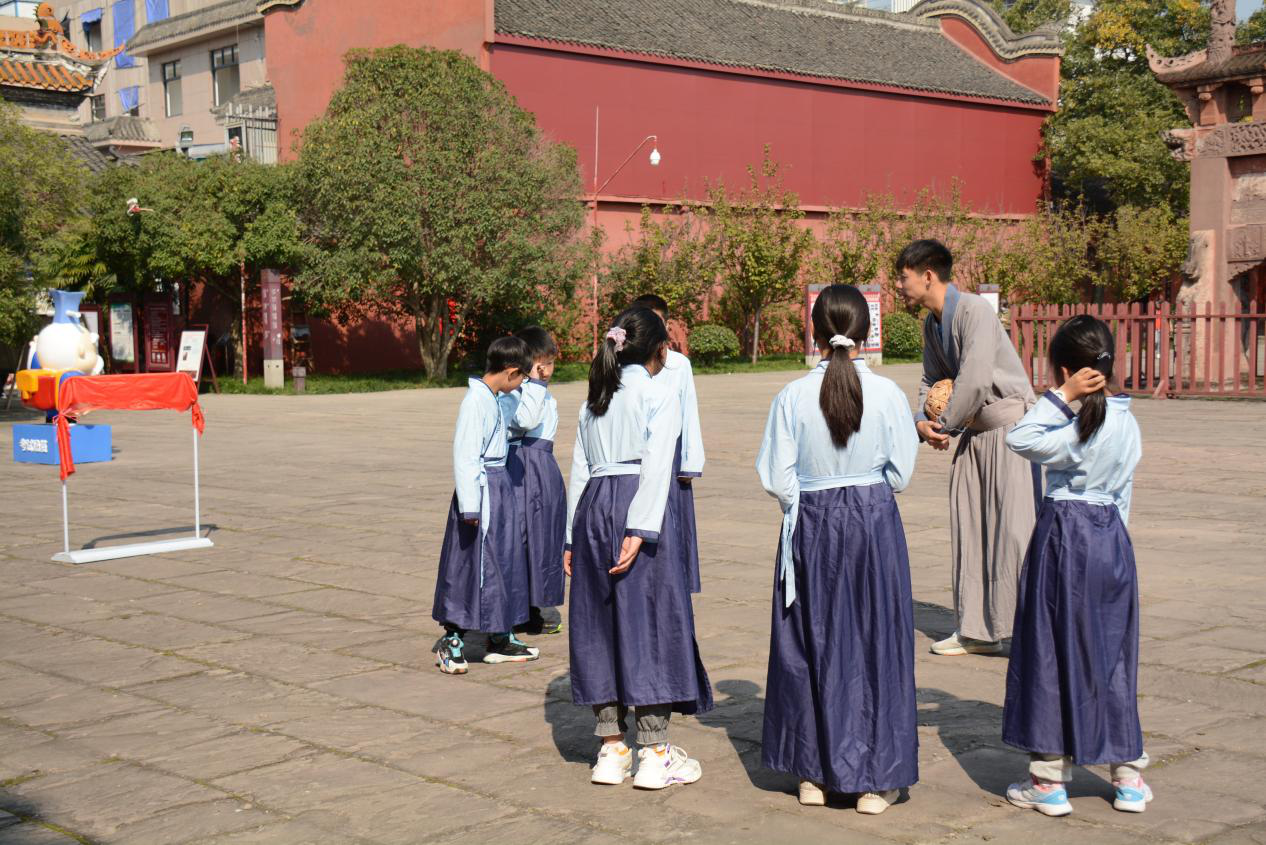 德阳市博物馆开展“君子养成计划”研学活动(图4) 德阳市博物馆开展“君子养成计划”研学活动(图4)