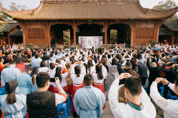 德阳文庙开展“国学润童心 经典永流传”清明诵读活动(图2)