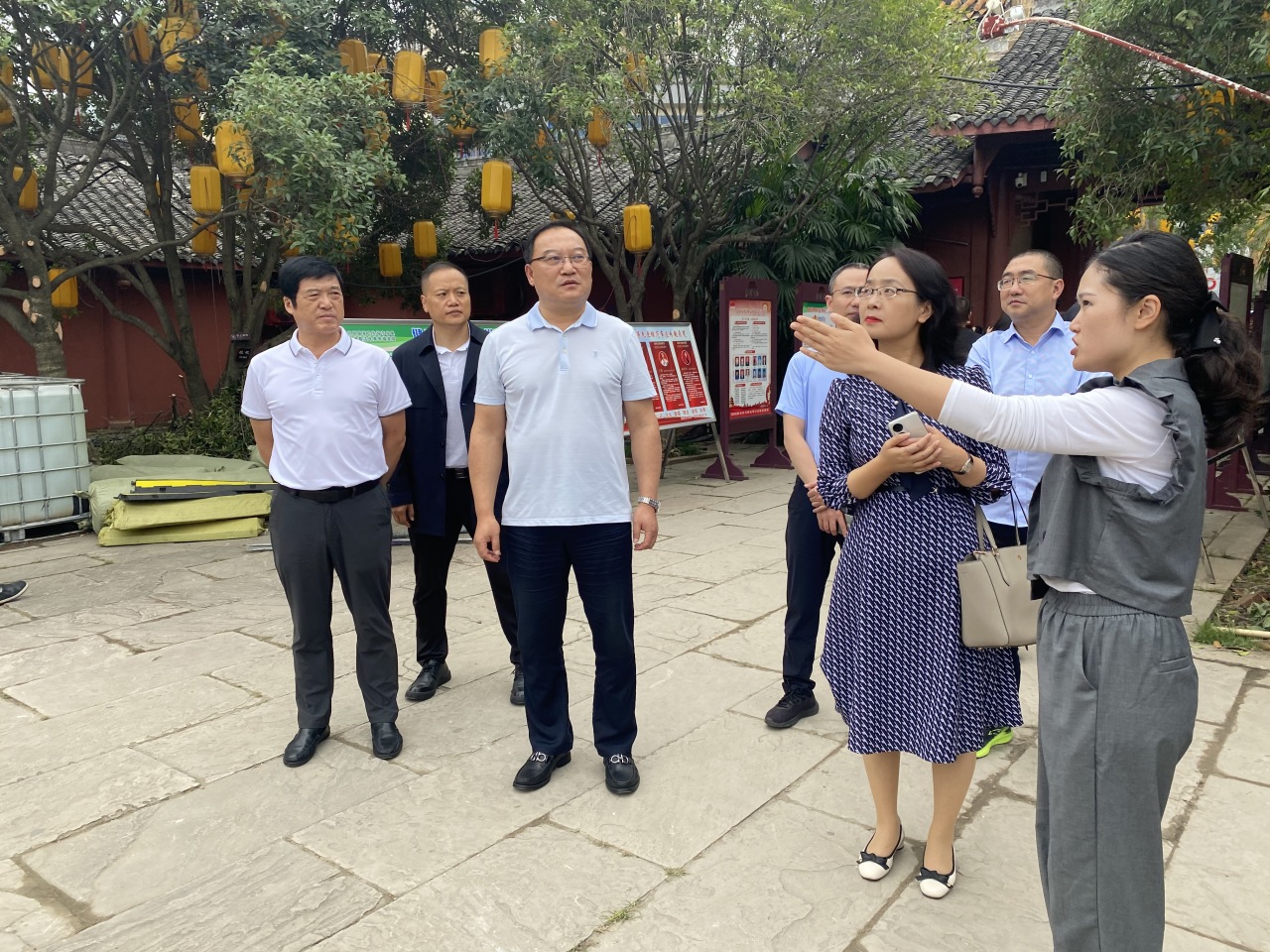 国家文物局博物馆与社会文物司一行到德阳市博物馆考察调研(图2) 国家文物局博物馆与社会文物司一行到德阳市博物馆考察调研(图2)