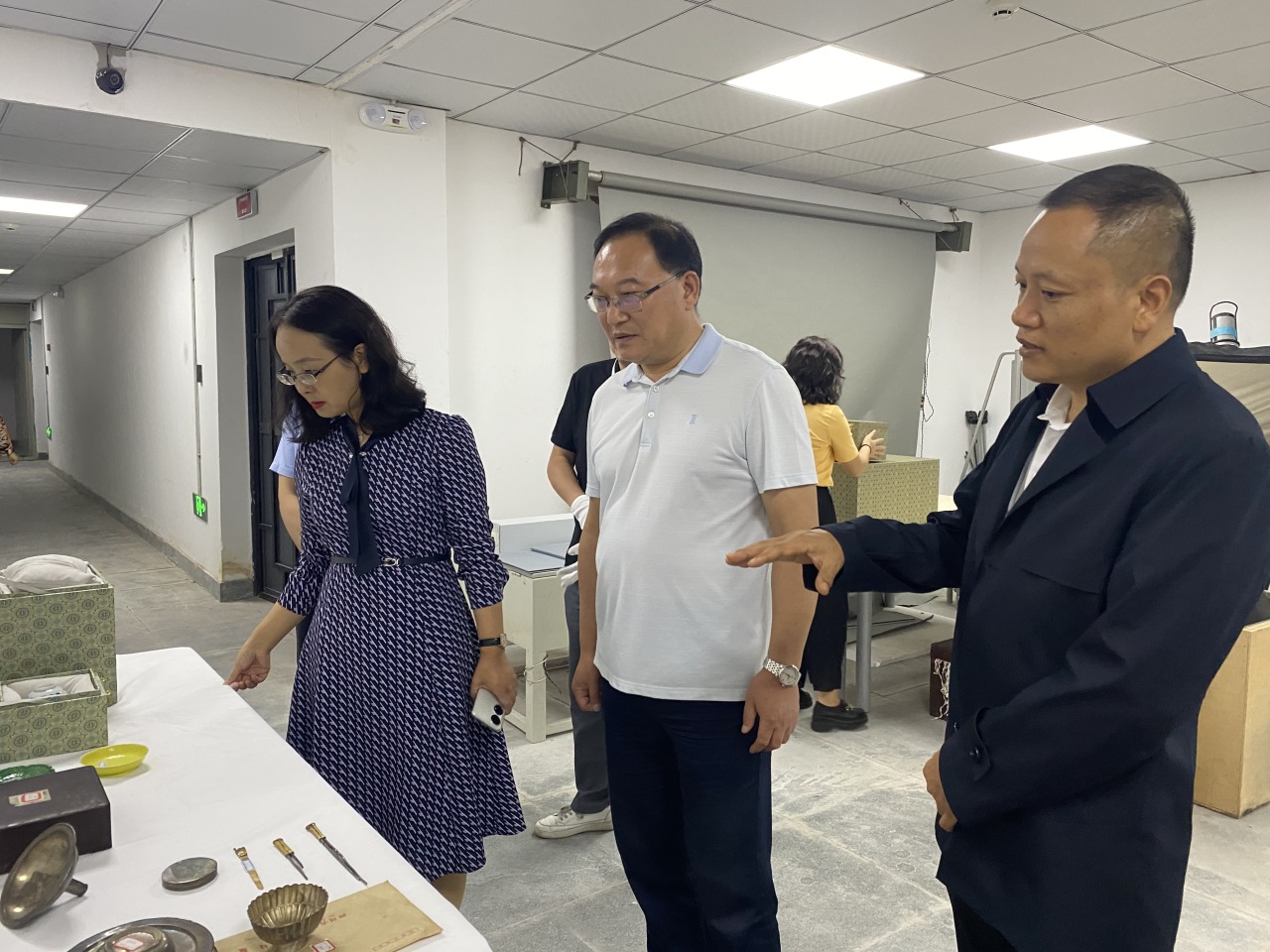 国家文物局博物馆与社会文物司一行到德阳市博物馆考察调研(图3) 国家文物局博物馆与社会文物司一行到德阳市博物馆考察调研(图3)