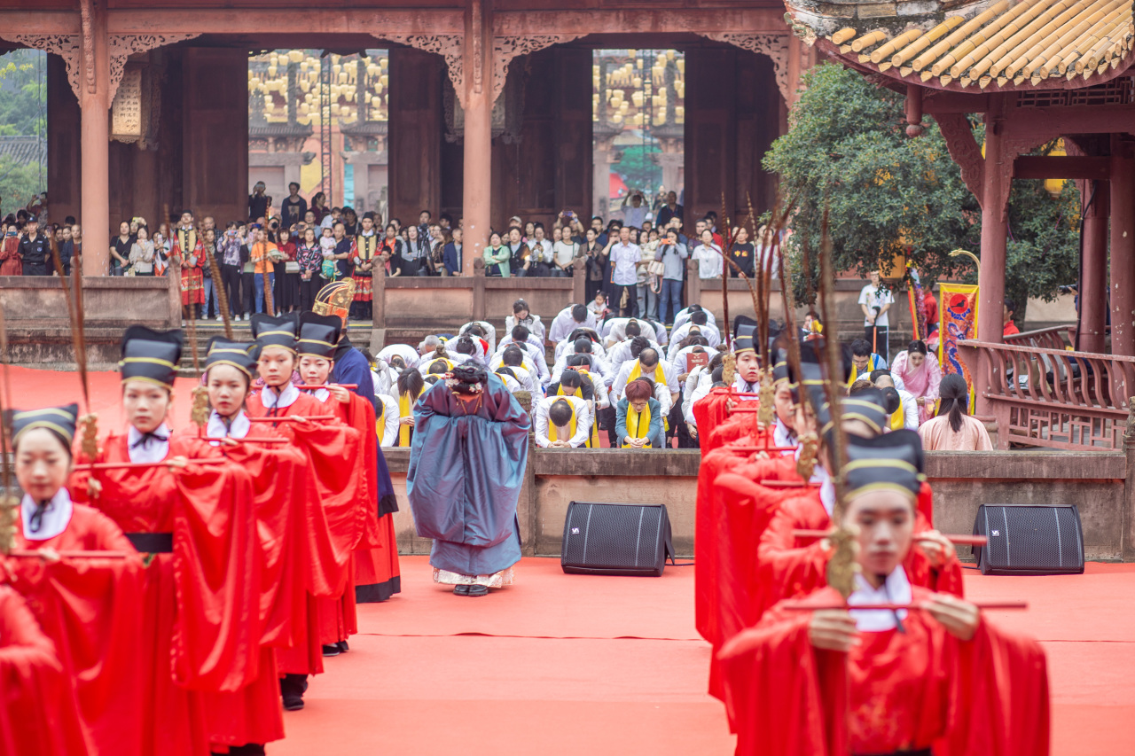 2023年德阳文庙祭孔大典 传承千年传统文化(图8) 2023年德阳文庙祭孔大典 传承千年传统文化(图8)