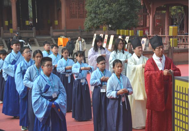 香港学生走进德阳文庙开展“释菜礼”研学旅行活动(图6) 香港学生走进德阳文庙开展“释菜礼”研学旅行活动(图6)