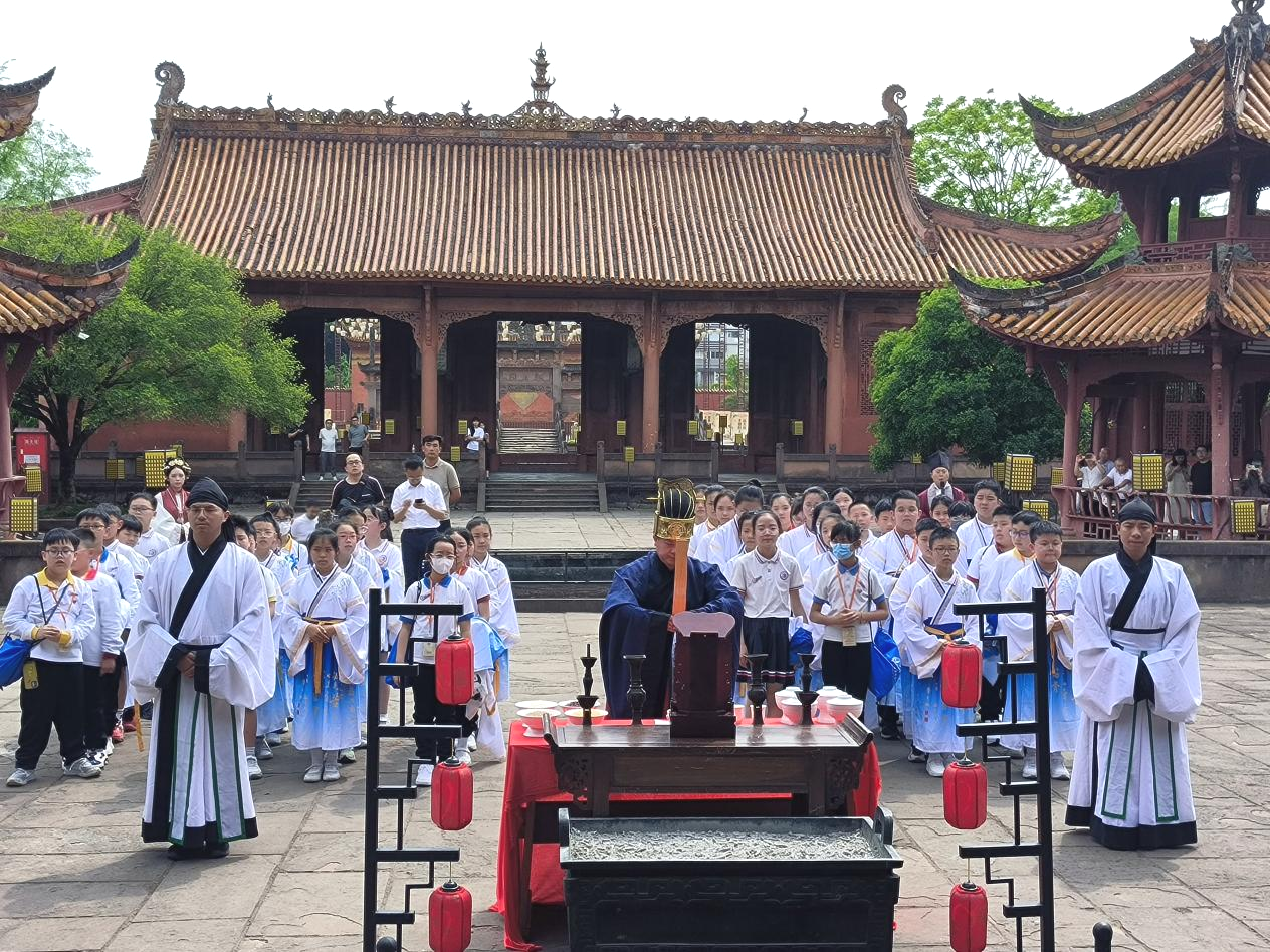 德阳文庙开展“守护传承 放飞梦想”研学旅行实践活动(图3) 德阳文庙开展“守护传承 放飞梦想”研学旅行实践活动(图3)