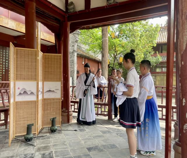 德阳文庙开展“守护传承 放飞梦想”研学旅行实践活动(图5) 德阳文庙开展“守护传承 放飞梦想”研学旅行实践活动(图5)