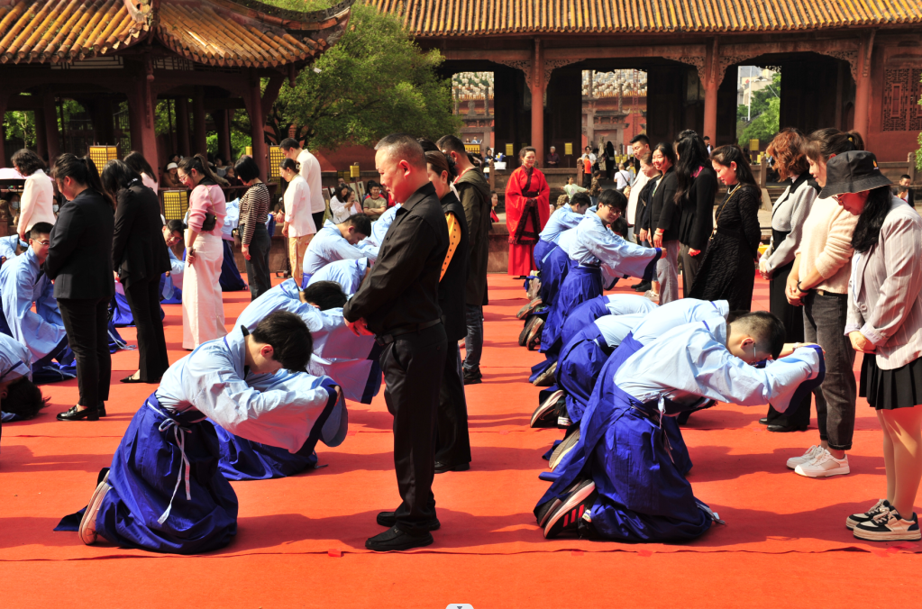 德阳市博物馆2024年“五四”成人礼圆满落幕(图3) 德阳市博物馆2024年“五四”成人礼圆满落幕(图3)