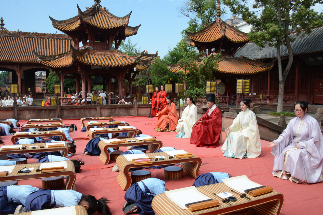 德阳市博物馆举行2024年开笔礼活动(图3) 德阳市博物馆举行2024年开笔礼活动(图3)