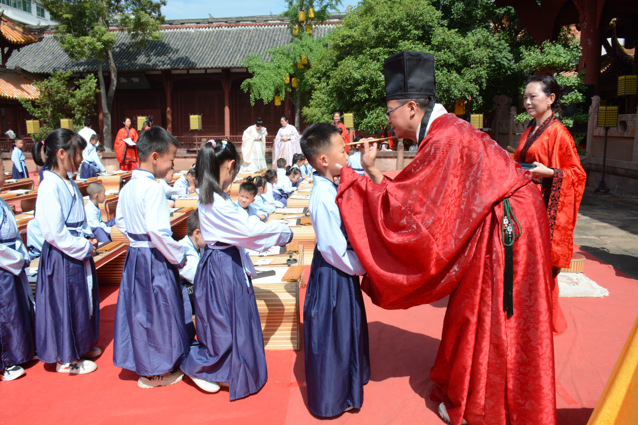 德阳市博物馆举行2024年开笔礼活动(图4) 德阳市博物馆举行2024年开笔礼活动(图4)