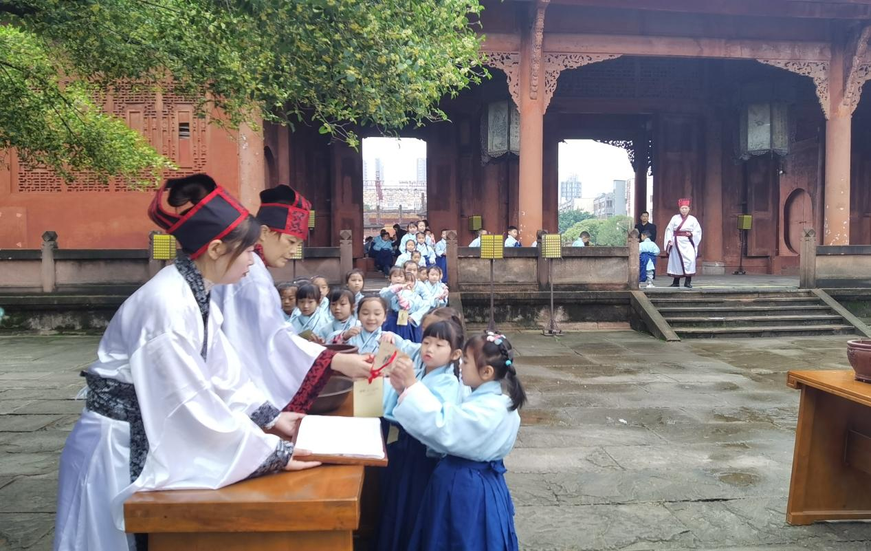德阳文庙成功举办甲辰年重阳节活动(图5) 德阳文庙成功举办甲辰年重阳节活动(图5)