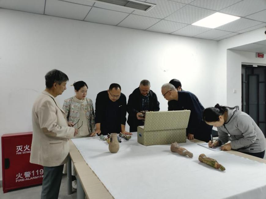 省文物局专家莅临德阳市博物馆开展文物鉴定工作
