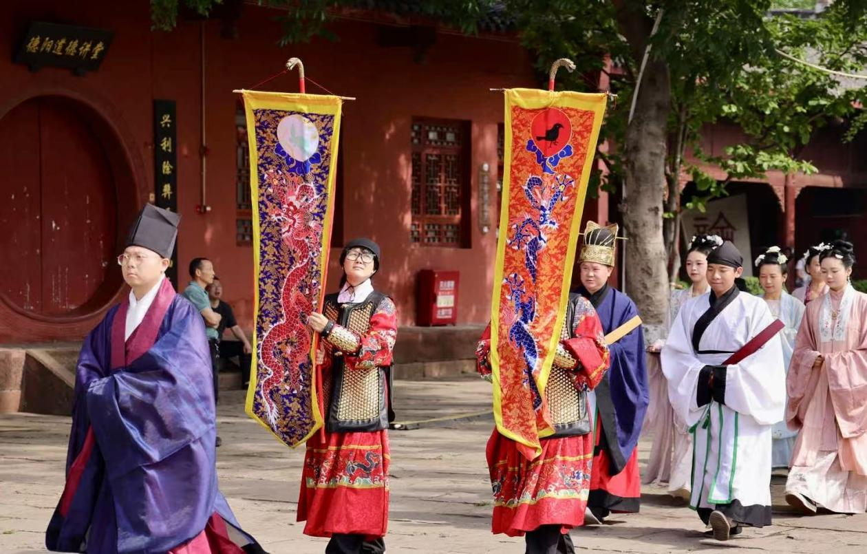 德阳市博物馆2025德阳文庙五一劳动文化周活动圆满落幕(图3) 德阳市博物馆2025德阳文庙五一劳动文化周活动圆满落幕(图3)