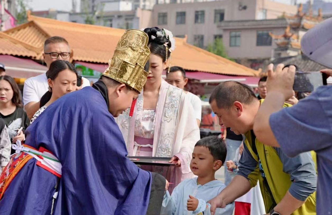 德阳市博物馆2025德阳文庙五一劳动文化周活动圆满落幕(图4) 德阳市博物馆2025德阳文庙五一劳动文化周活动圆满落幕(图4)