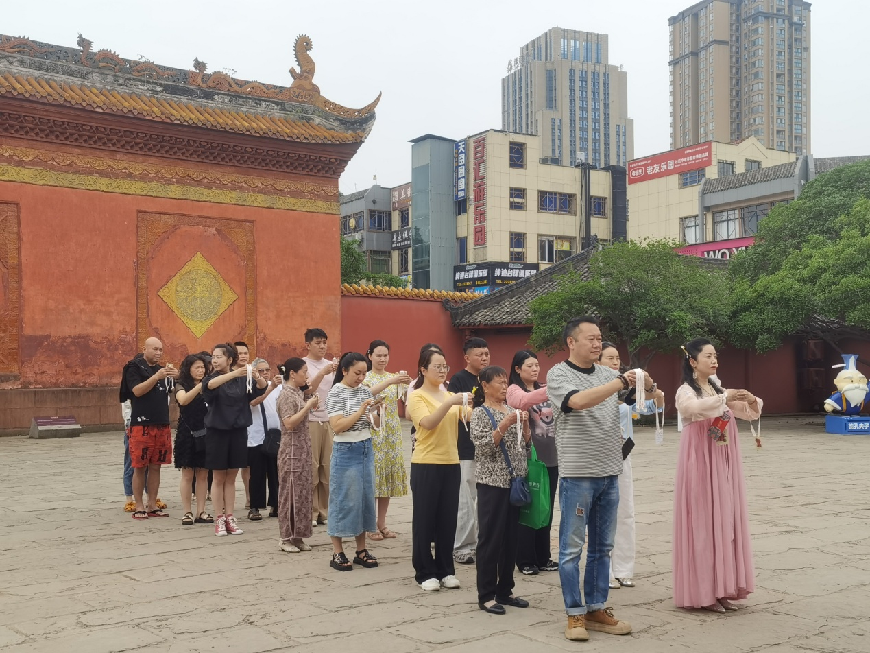 德阳文庙成功举办“魁星点斗·文庙祈福”传统考前祈福盛典(图4) 德阳文庙成功举办“魁星点斗·文庙祈福”传统考前祈福盛典(图4)