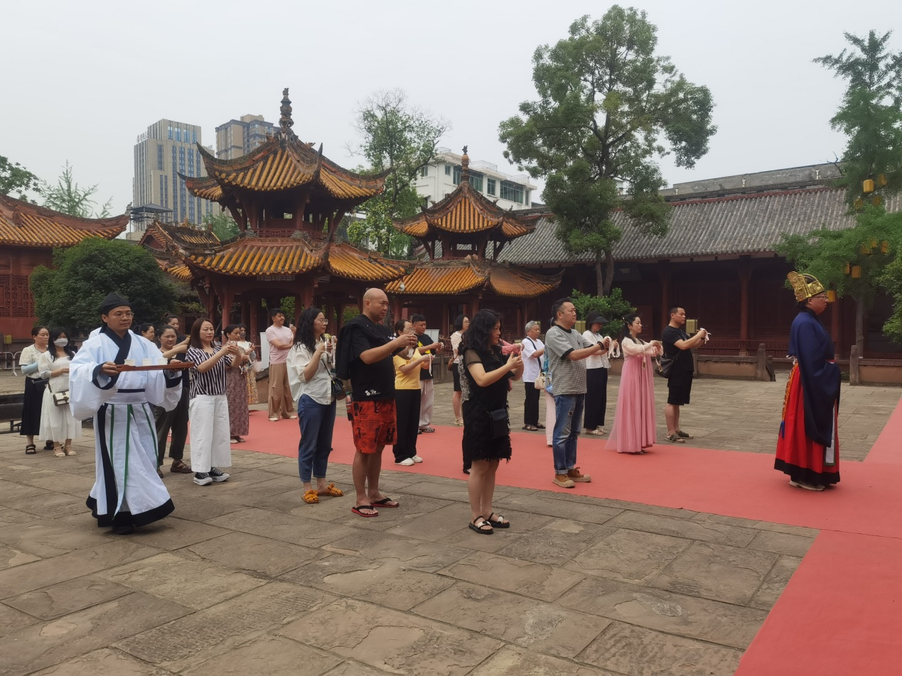 德阳文庙成功举办“魁星点斗·文庙祈福”传统考前祈福盛典(图7) 德阳文庙成功举办“魁星点斗·文庙祈福”传统考前祈福盛典(图7)