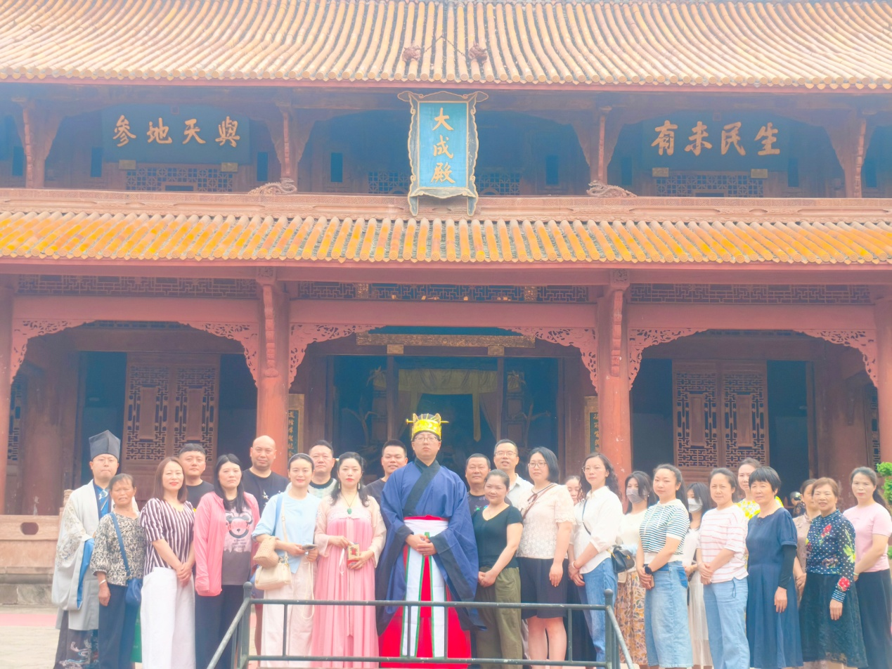 德阳文庙成功举办“魁星点斗·文庙祈福”传统考前祈福盛典(图10) 德阳文庙成功举办“魁星点斗·文庙祈福”传统考前祈福盛典(图10)