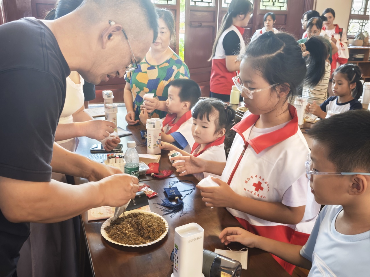 德阳文庙国医书院携手成都中医药大学附属医院德阳医院共办“医路童行”亲子活动 (图10)