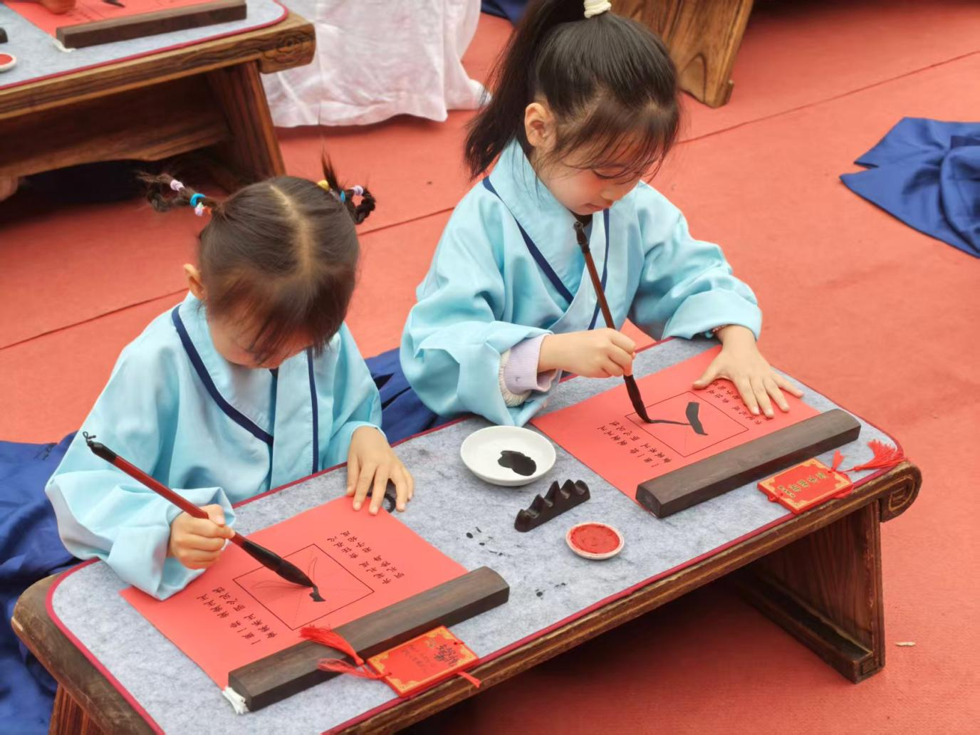 启蒙开笔礼  助新生迈出学习求知第一步(图4)