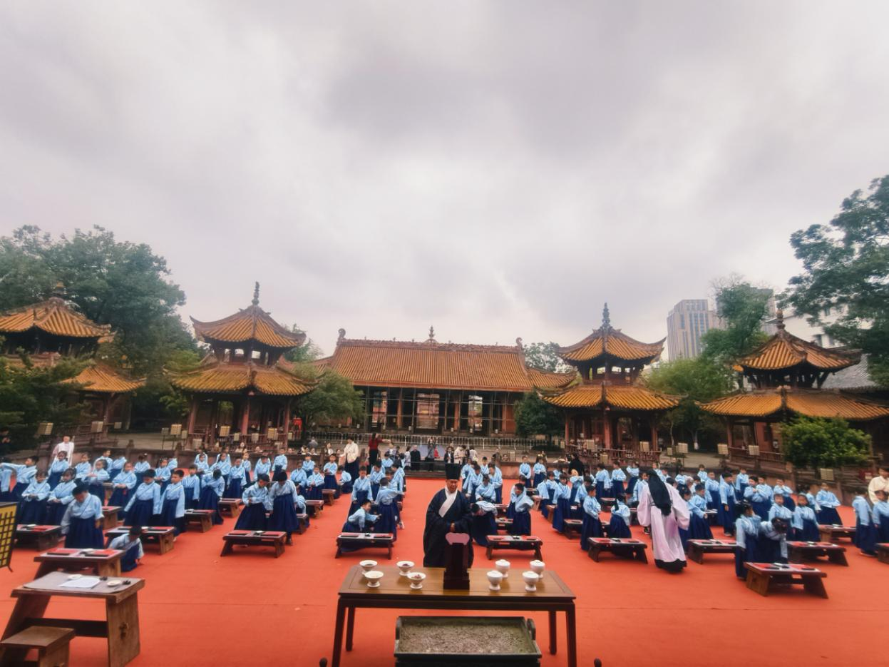 启蒙开笔礼  助新生迈出学习求知第一步(图6)