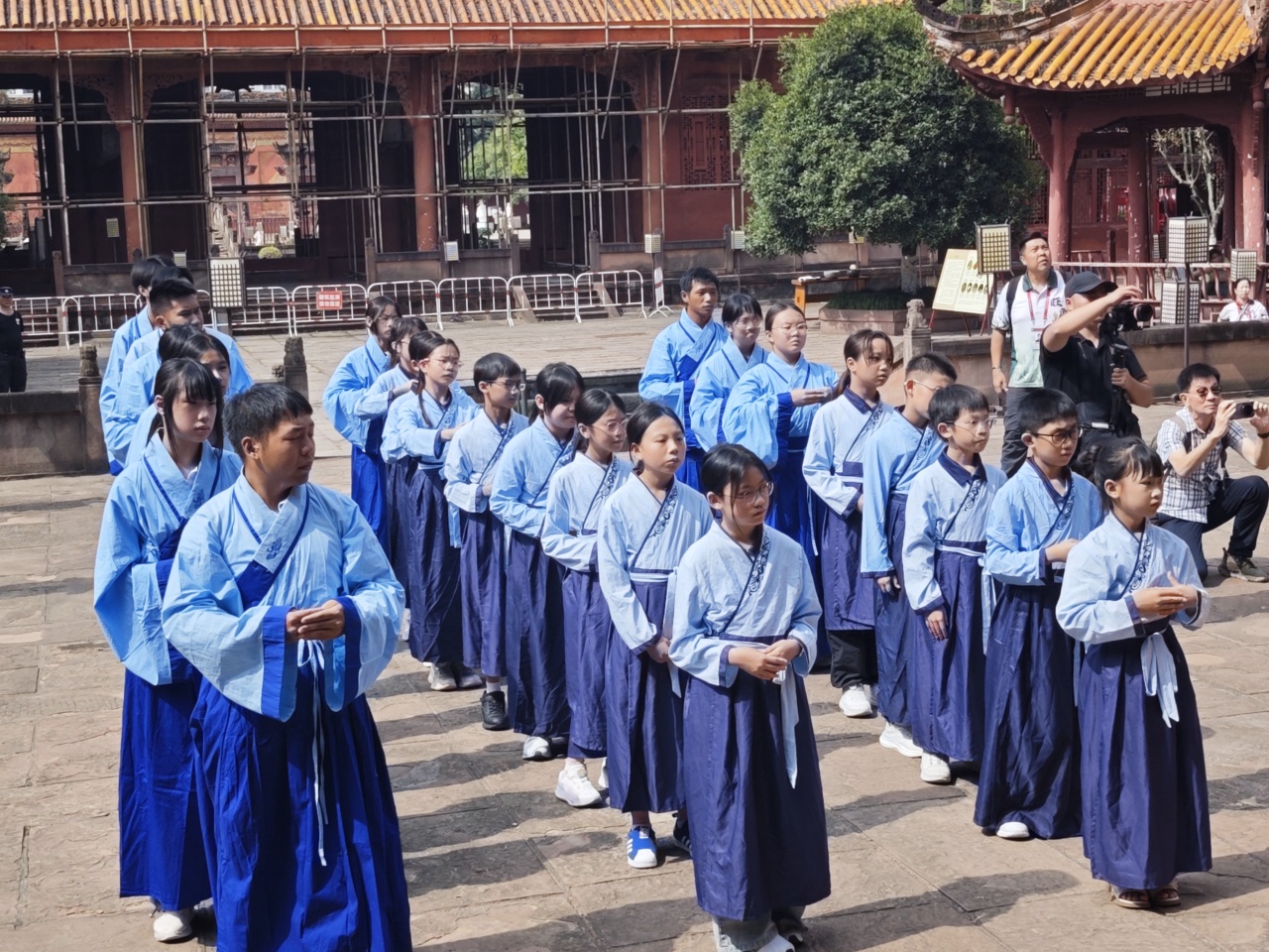 礼敬先师 情系中华|旺角区少年警讯香港青年研习团走进德阳文庙(图5) 礼敬先师 情系中华|旺角区少年警讯香港青年研习团走进德阳文庙(图5)