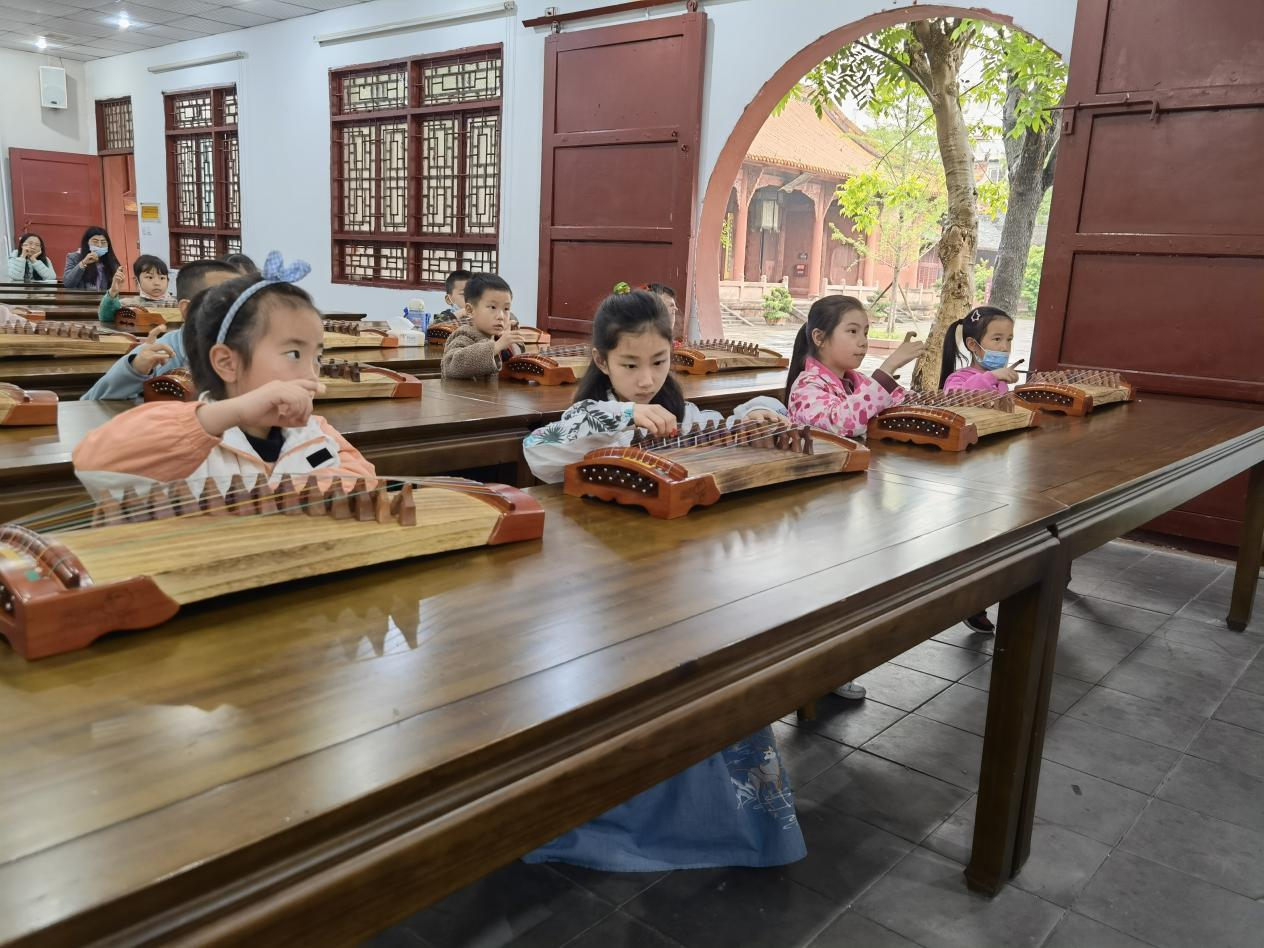 德阳文庙“传承有琴筝·弹唱吟国学”公益课堂 开始报名啦(图5) 德阳文庙“传承有琴筝·弹唱吟国学”公益课堂 开始报名啦(图5)