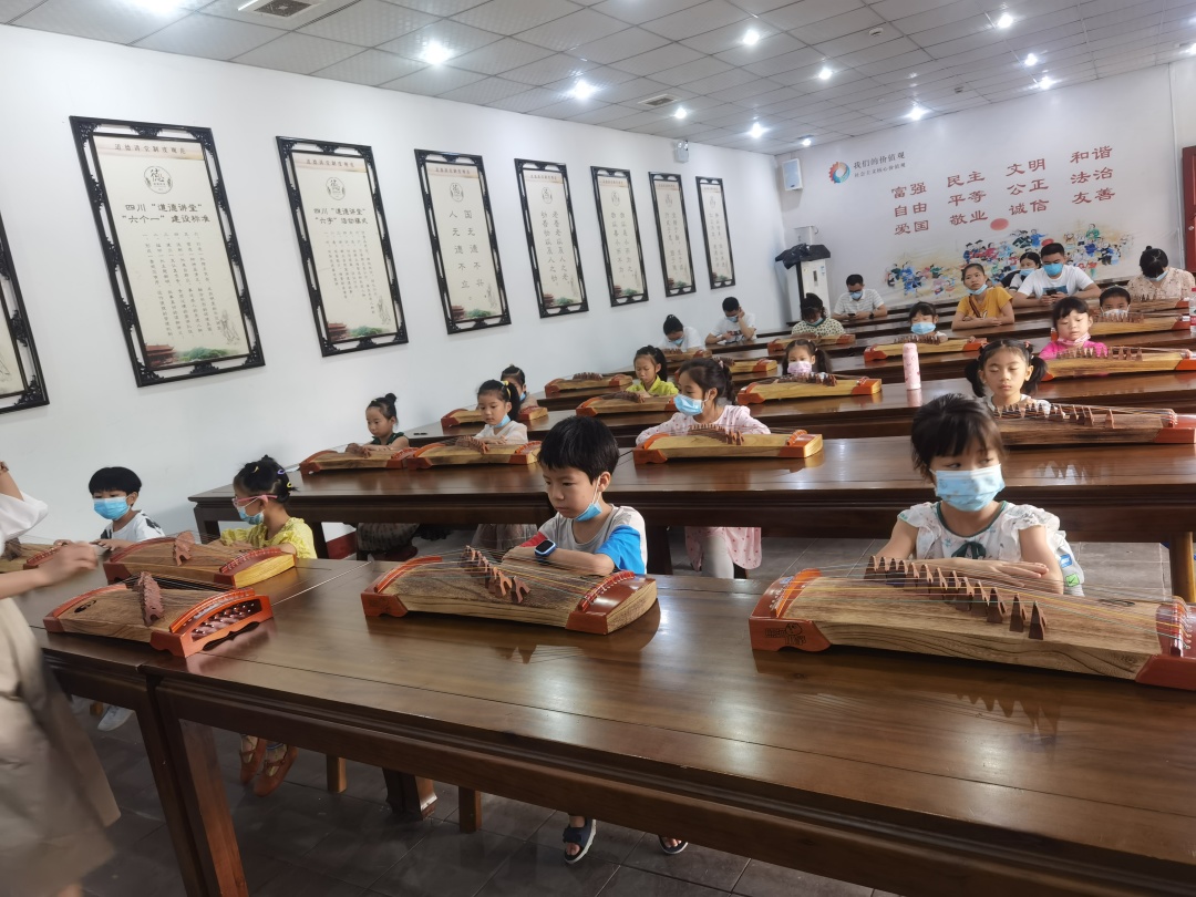 德阳文庙第二季“传承有琴筝·弹唱吟国学”公益课堂正式开课(图4) 德阳文庙第二季“传承有琴筝·弹唱吟国学”公益课堂正式开课(图4)