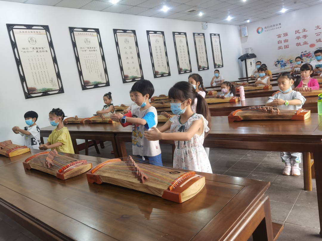 德阳文庙第二季“传承有琴筝·弹唱吟国学”公益课堂正式开课(图2) 德阳文庙第二季“传承有琴筝·弹唱吟国学”公益课堂正式开课(图2)